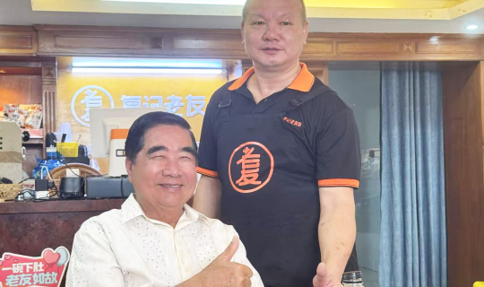 方燦成將軍率團(tuán)探訪(fǎng)復(fù)記老友柬埔寨1號(hào)店：一碗老友粉，架起中柬文化橋梁